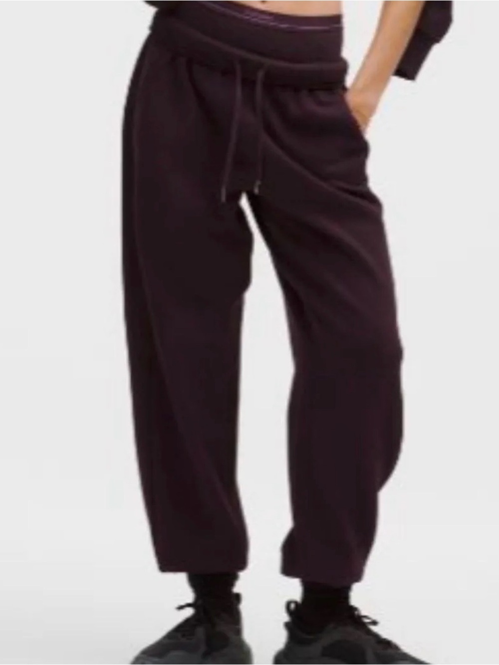 Lululemon mid rise oversized Jogger in Black Plum